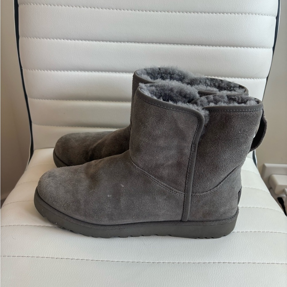 grey uggs